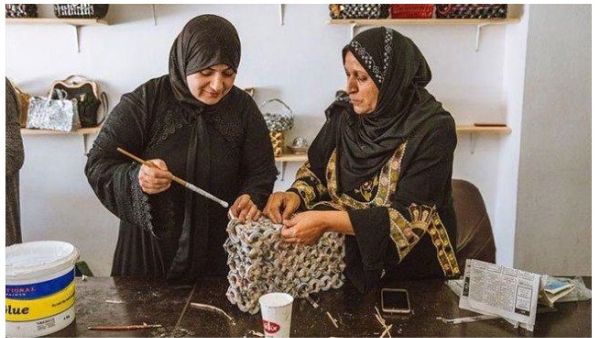 Syrian refugee Sahira Zoubi works on a new handbag, made from recycled newspapers, at an up-cycling workshop in Irbid city, northern Jordan, May 9, 2018. (JT) Syrian refugee Sahira Zoubi works on a new handbag, made from recycled newspapers, at an up-cycling workshop in Irbid city, northern Jordan, May 9, 2018. (JT)