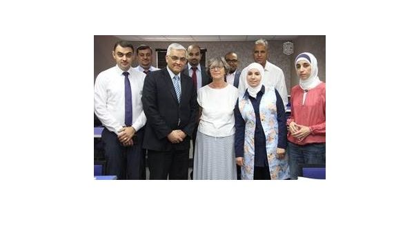 عقدت الأكاديمية بالتعاون مع جامعة كامبريدج دورة تأهيلية لمجموعة من المتخصصين في اللغة الإنجليزية.