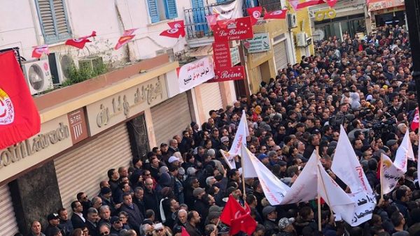 Some 700,000 civil servants observing a nationwide strike demanding payments' hike. (KUNA)