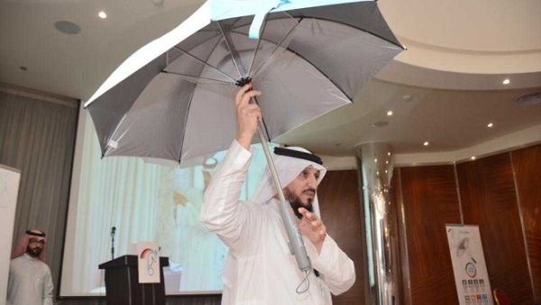 The “Mecca Umbrella” with its inventor. (SG)