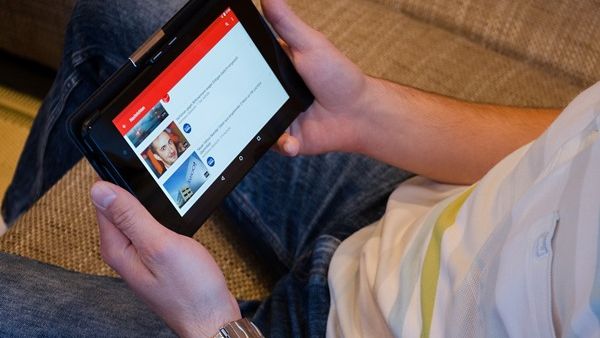 وتوفر خدمة تلفزيون يوتيوب 40 قناة مختلفة وتعرض لك كل برامج قنوات البث الرئيسية ومجموعة كبيرة من المحطات الرياضية. (Pixabay)