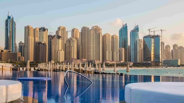 سيكون نزلاء الفندق على موعد مع شاطئ رائع للإسترخاء والراحة، وخاصة في هذا الجو الرائع.