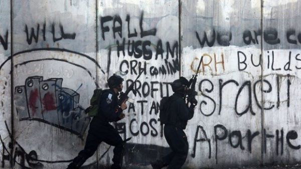 Israeli media reported that the young woman was from the neighborhood of al-Eizariya in occupied East Jerusalem, adding that she raised suspicions when she approached soldiers. (Twitter)