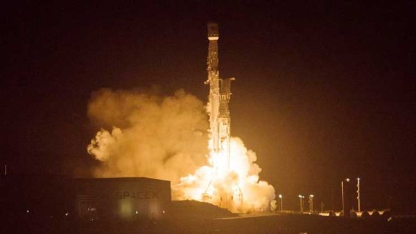 مسؤولان يعتقدان أن قمرا صناعيا أمريكيا للتجسس تحطم
