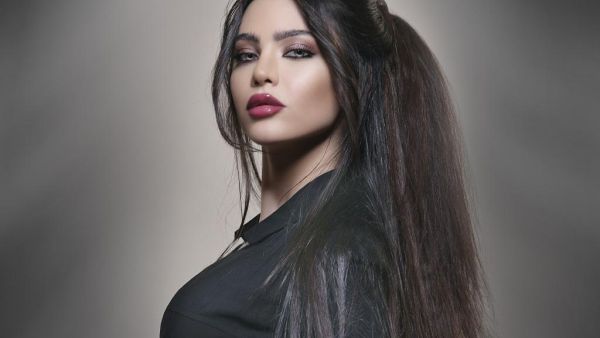 الفنانة قمر