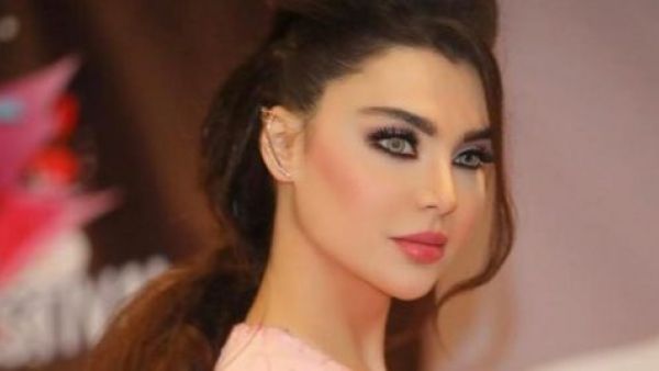 الفنانة قمر