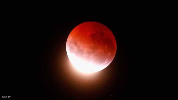 ستبلغ مدة الخسوف الكلي ساعة و42 دقيقة و57 ثانية 