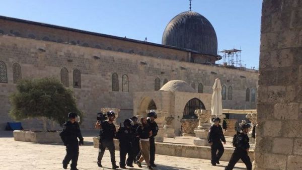 مقتل فلسطينيين اثنين وإصابة جنود إسرائيليين باشتباك مسلح داخل المسجد الأقصى