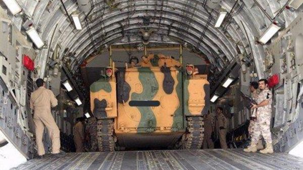 مدرعة تركية عقب وصولها إلى قطر