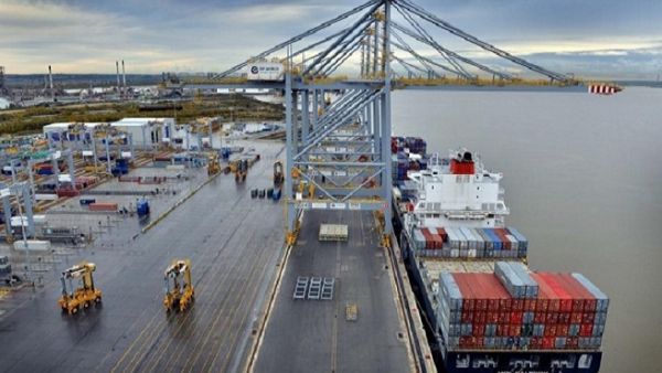 بلغ مجموع عدد السفن التي وصلت إلى موانئ قطر منذ شهر يناير حتى أكتوبر من العام الماضي 3037 سفينة في جميع الموانئ، وتوزعت إلى 1413 سفينة وصلت إلى ميناء حمد، و1611 سفينة وصلت إلى ميناء الرويس، و13 سفينة وصلت ميناء الدوحة.

