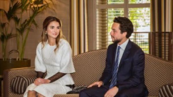 الملكة رانيا تتألق بطقم هوت كوتور للمصمم جورج حبيقة‎