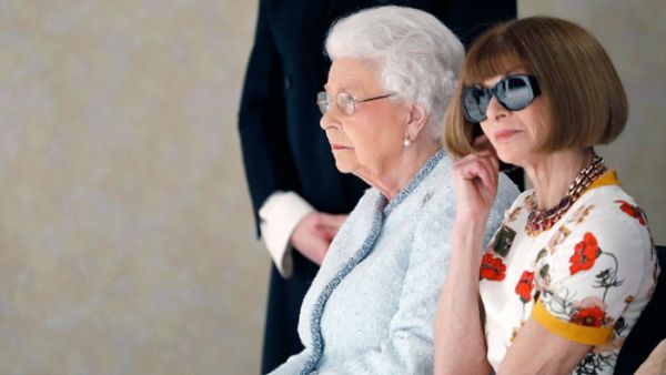 الملكة إليزابيث وآنا وينتور (dailymail.co.uk)