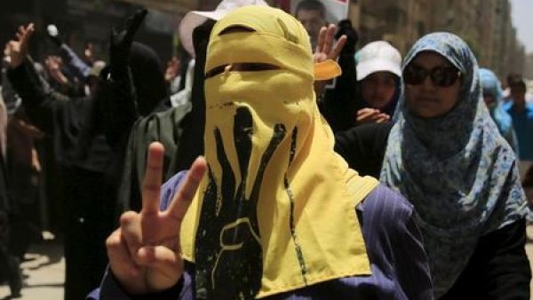 احكام بالسجن بحق 300 من مؤيدي الإخوان في مصر
