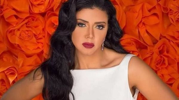 الفنانة رانيا يوسف 