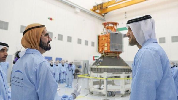  إرسال أول رائد فضاء إماراتي إلى الفضاء 