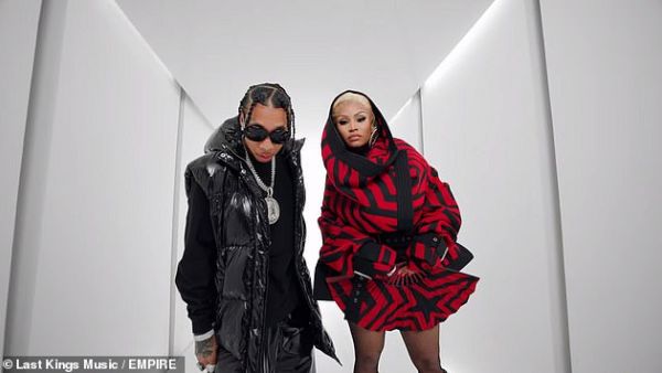 نيكي ميناج وتيغا