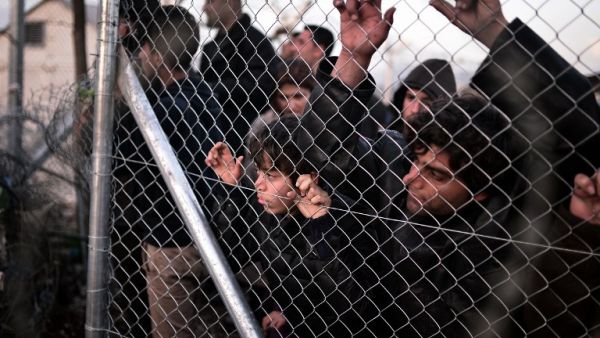 Refugees look through a fence towards the Macedonian side at the Greek-Macedonian border near the village of Idomeni on March 1 , 2016, where thousands are stranded. (AFP/Louisa Gouliamaki) Refugees look through a fence towards the Macedonian side at the Greek-Macedonian border near the village of Idomeni on March 1 , 2016, where thousands are stranded. (AFP/Louisa Gouliamaki)