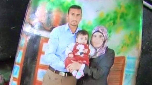 سعد ورهام الدوابشة مع ابنهما علي الدوابشة
