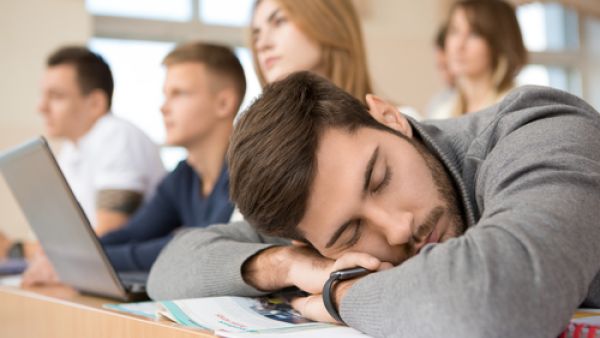 من أعراض الخمول في رمضان كسل وعدم رغبة في العمل