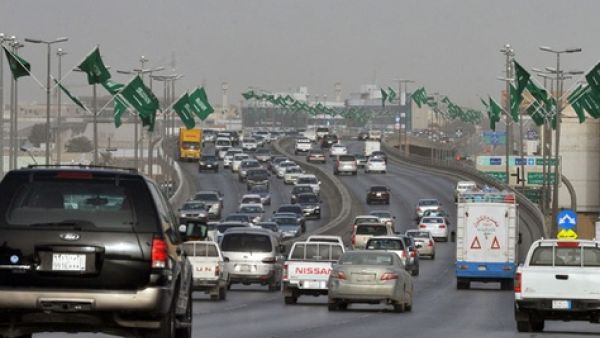 مجمع اللغة العربية في مدينة مكة المكرمة يحفز الشارع العام بجائزة جديدة لرصد أي خطأ لغوي أو ذوقي في اللوحات التجارية والإعلانية ولافتات الطرق وقدرها خمسة آلاف ريال بواقع ألف ريال لكل خطأ لغوي يتم رصده.
