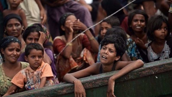 Rohingya Muslims flee violence in Myanmar (AFP/File Photo)