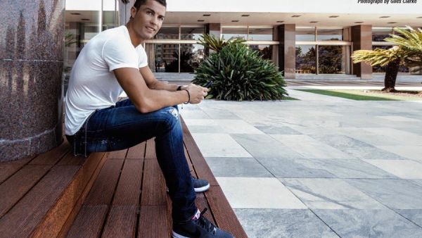 Looks like footballer Ronaldo is a fan of Moroccan singer Hatim Ammor. (Facebook)