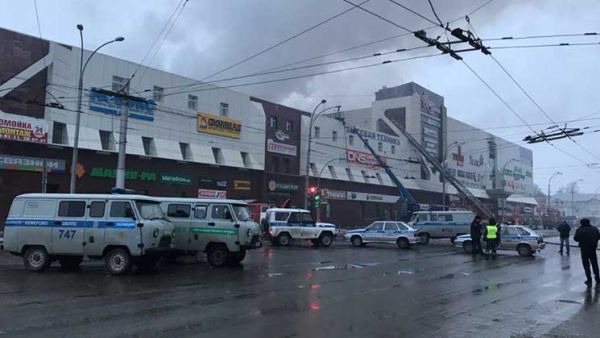 عشرات الأطفال في عداد المفقودين جراء حريق بمركز تجاري في روسيا 