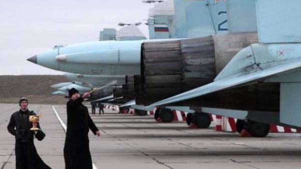 استقبال حاشد لطلائع المقاتلات الروسية العائدة من سوريا
