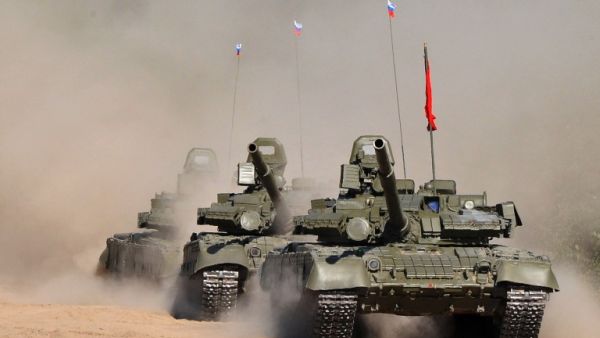 A picture taken on Sept. 12, 2015 shows Russian T-80 tanks during a performance marking the Tankmen Day at a training ground outside St. Petersburg. (AFP/File)