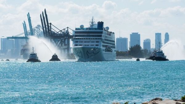 السفينة السياحية تحمل 700 راكب من المقرر أن تصل إلى هافانا الاثنين - أ ف ب
