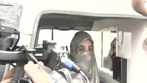 لحظة تسلم النصرة لـ سجى الدليمي- عن النهار اللبنانية 