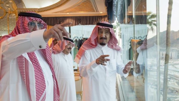 تتراوح أسعار غالبية علب السجائر في السعودية من 12 إلى 15 ريال 
