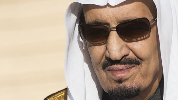 أثار إنشاء المجمع جدلا كبيرا بين السعوديين 
