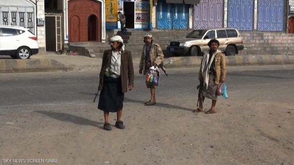 أعلن اللواء الأحمر انشقاقه عن نظامه في 2011 ودعمه الثورة وحمايته المتظاهرين في ساحة التغيير قرب جامعة صنعاء