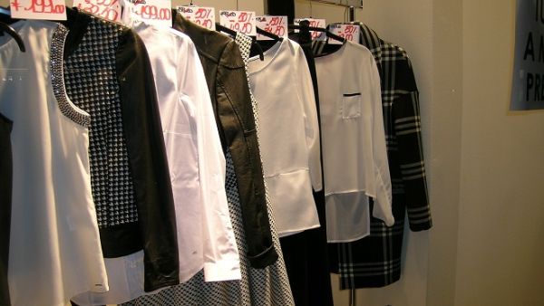 Saudi Arabia's consumer price index (CPI) fell 0.8 percent in April showing a drop in consumer prices for the fourth month in a row. (File photo)