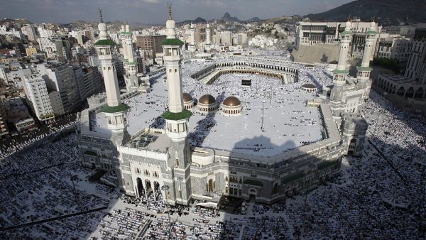 A general view shows muslim pilgrims praying at the Grand Mosque in the Saudi holy city of Mecca. (AFP/Mohammed Abed)