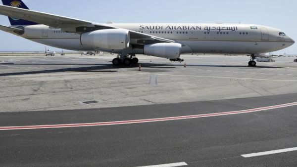 وارتدى القائمون والعاملون في مطار دبي، العلم السعودي بمناسبة اليوم الوطني السعودي.

