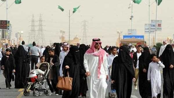 دكتوره جامعيه تصف البدو بالغجر