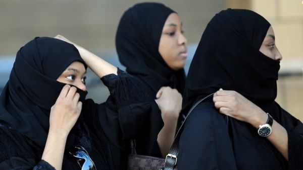 انا سعودية وفكرت بالهجرة