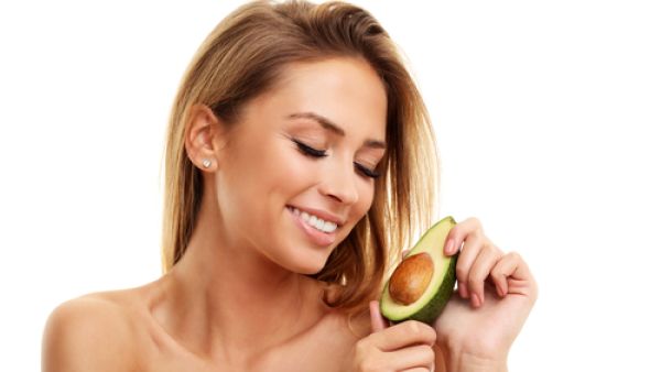 هناك فوائد كبيرة للأفوكادو يمكنك أن تستفيدي منها لجمال شعرك وصحته