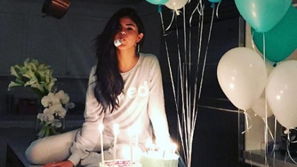 سيلينا غوميز تحتفل بعيد ميلادها الـ25 