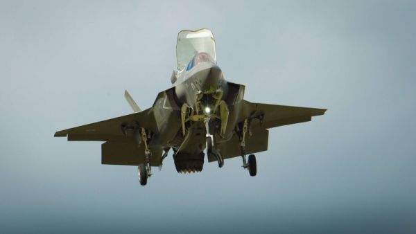 الطائرة الأميركية تستطيع تدمير الأهداف وتعطيل الرادارات دون أن تكتشف