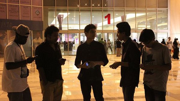 عدم منع الشباب من دخول المجمعات التجارية