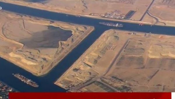 وتشهد مصر احتفالات في أرجائها بمناسبة افتتاح قناة السويس الجديدة.