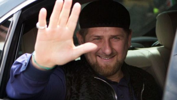 يحكم قديروف الشيشان منذ عشر سنوات وتتهمه منظمات حقوق الإنسان بارتكاب انتهاكات 