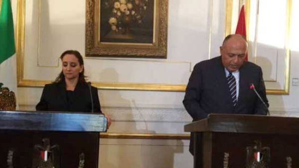 سامح شكري يتلو بيانا مشتركا باللغة الانجليزية مع نظيرته المكسيكية كلاوديا رويس ماسيو