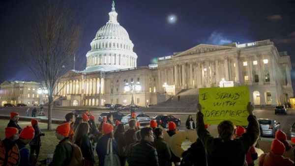 مجلس الشيوخ الأمريكي يؤجل التصويت على إنهاء إغلاق الحكومة إلى ظهر الاثنين