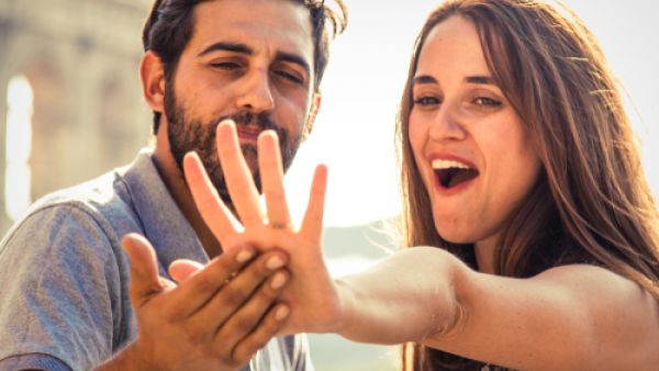 الزواج الواعي القائم على احترام ميثاق الزواج (shutterstock.com)