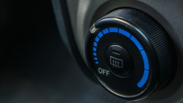 الهواء الجاف يمتص كل الرطوبة في البشرة (shutterstock.com)
