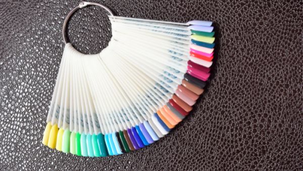 كيف تستردين صحة أظافرك الطبيعية بعد وضع الأظافر الأكريليك؟ (shutterstock.com)
